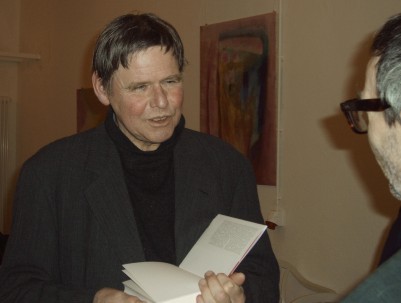 Christoph Meckel beim Signieren